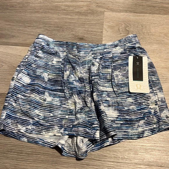 NWT Lululemon &go Keepsake Short - Picture 1 of 7